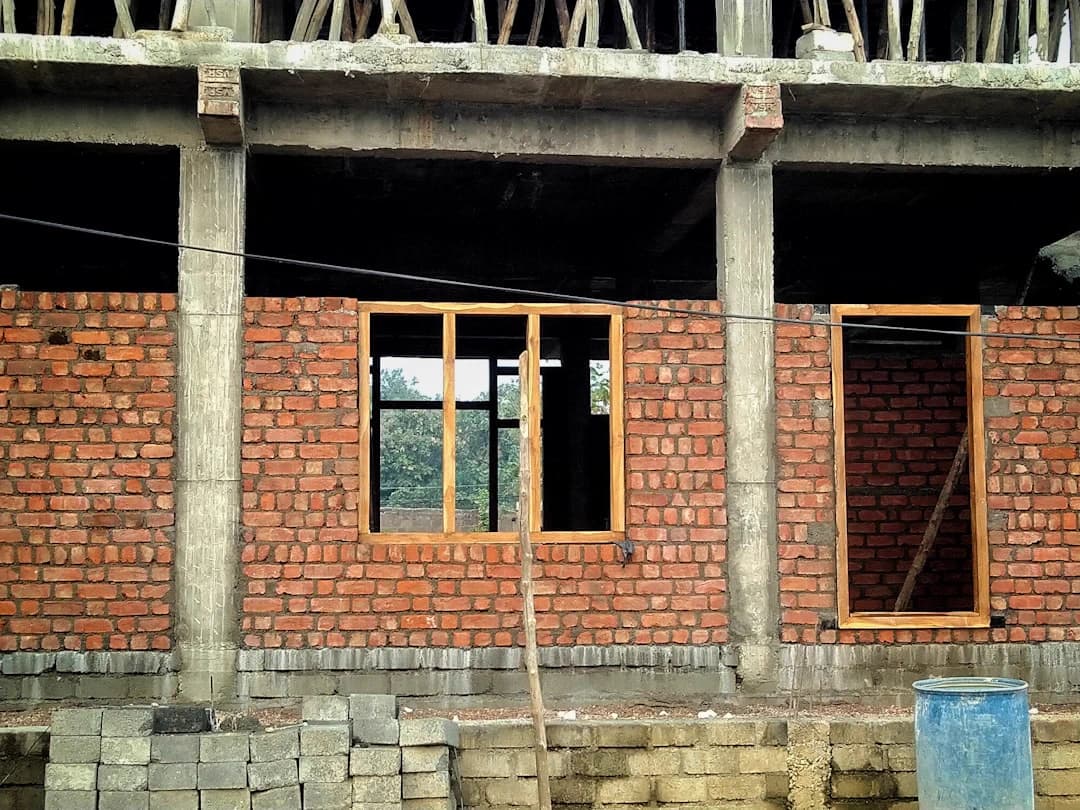 Кладка газоблока и сборка коробки дома Bereke Group