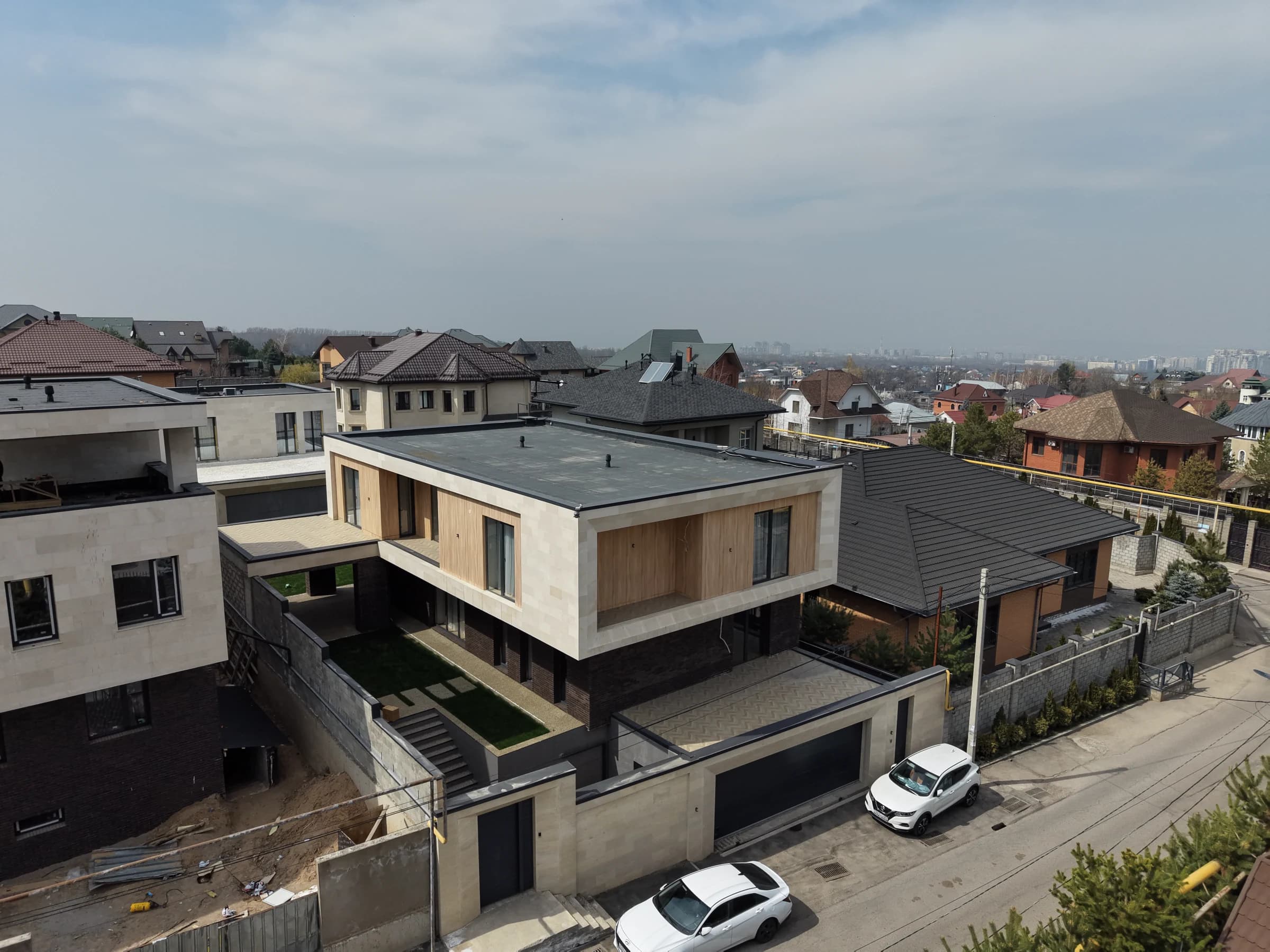 Алматыдағы Bereke Group modern box үйі