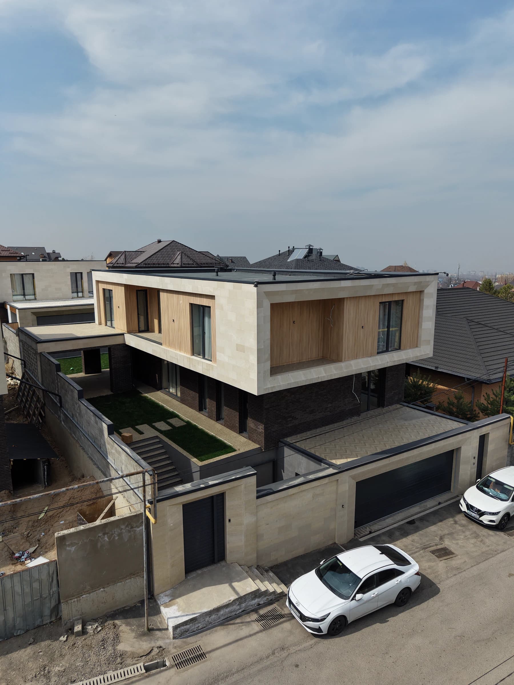 Общий вид реализованного modern box дома Bereke Group
