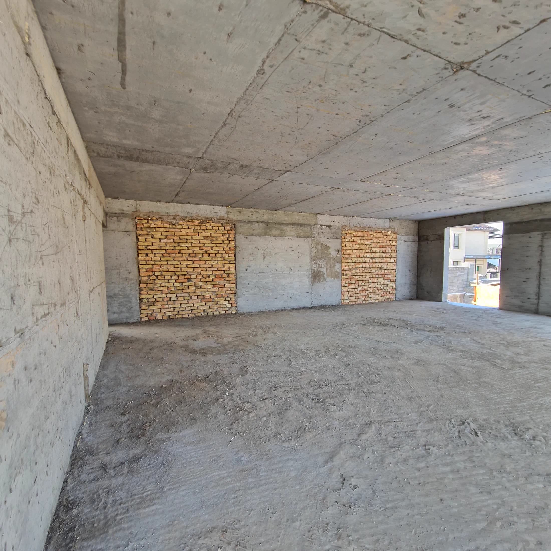 Частный дом Melbourne с почти завершенным фасадом на строительной площадке в Алматы