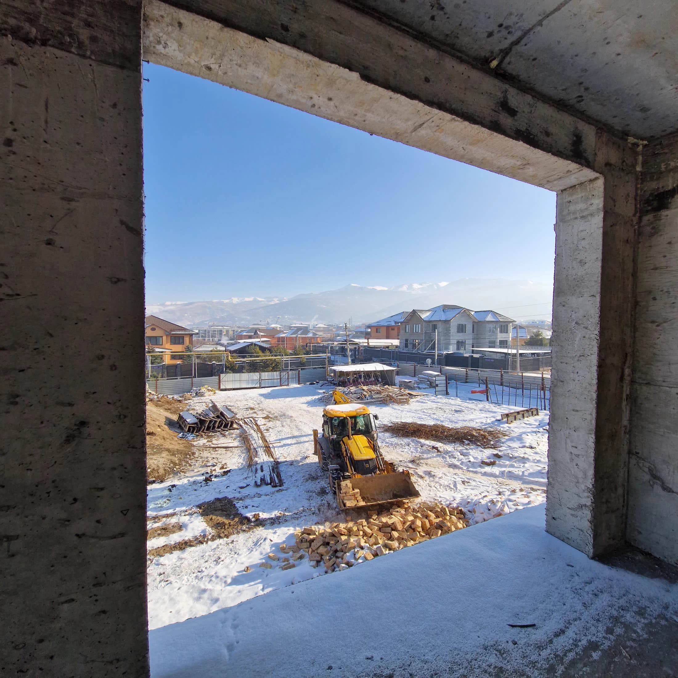 Почти завершенный дом Melbourne на участке в Алматы в процессе строительства